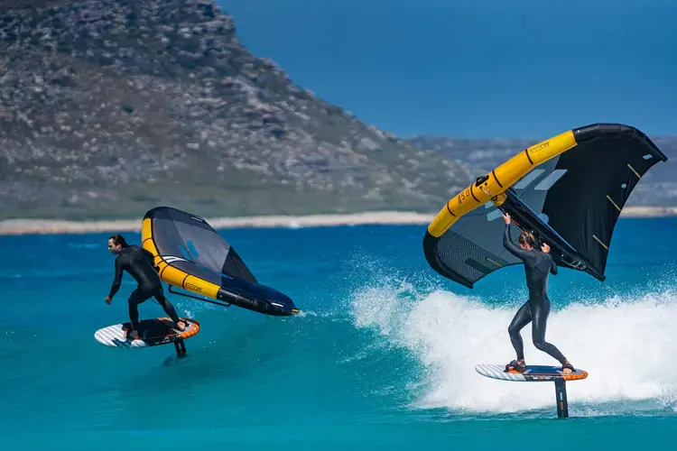 Equipo de Wingfoil profesional RRD listo para las clases en Flecha Extreme